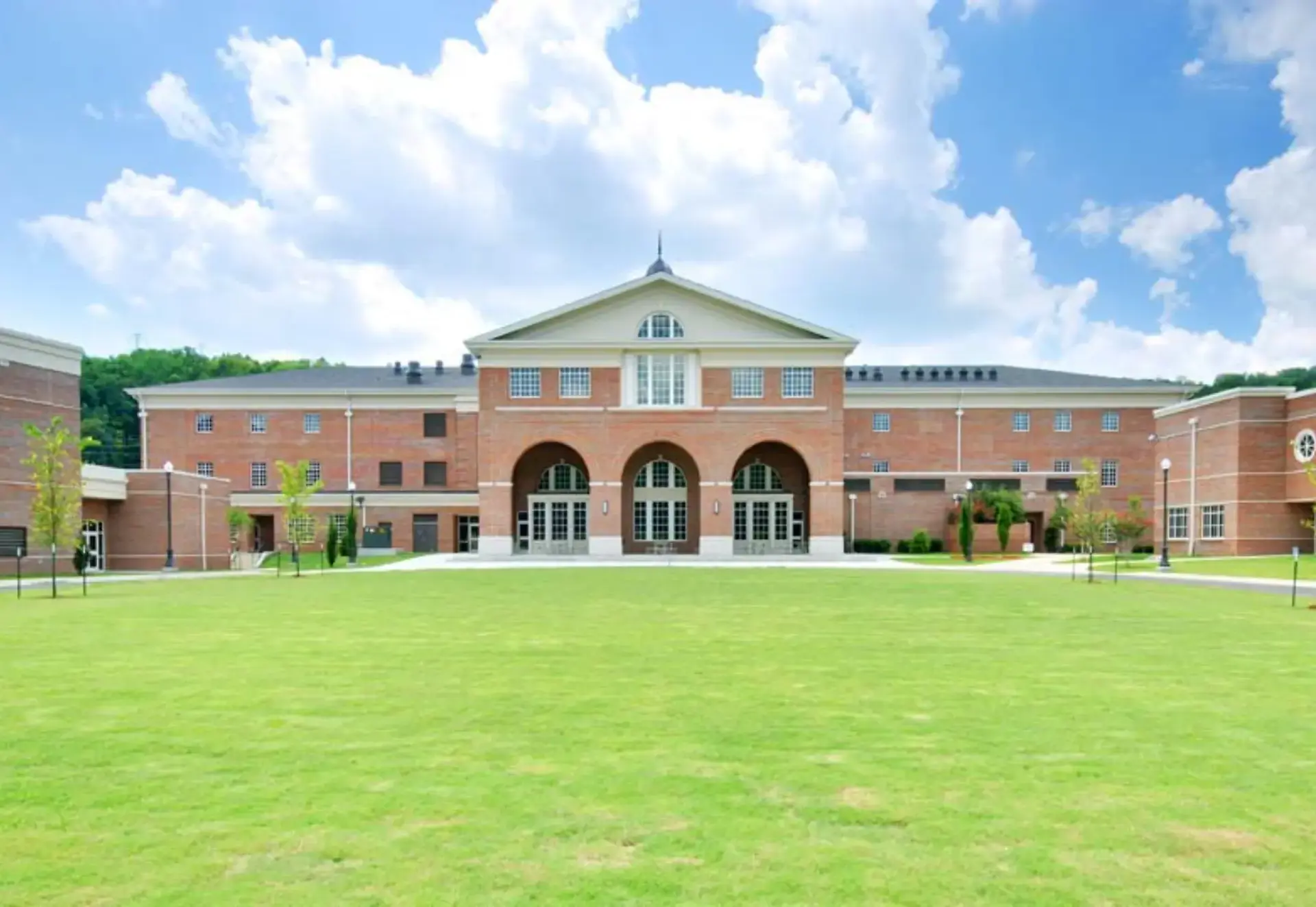 Front view picture of Randolph school campus